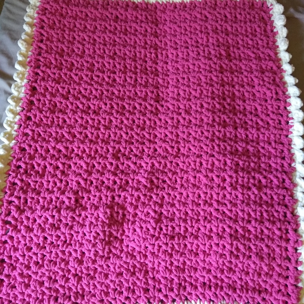 Ruffled baby blanket - Picture 3 of 5